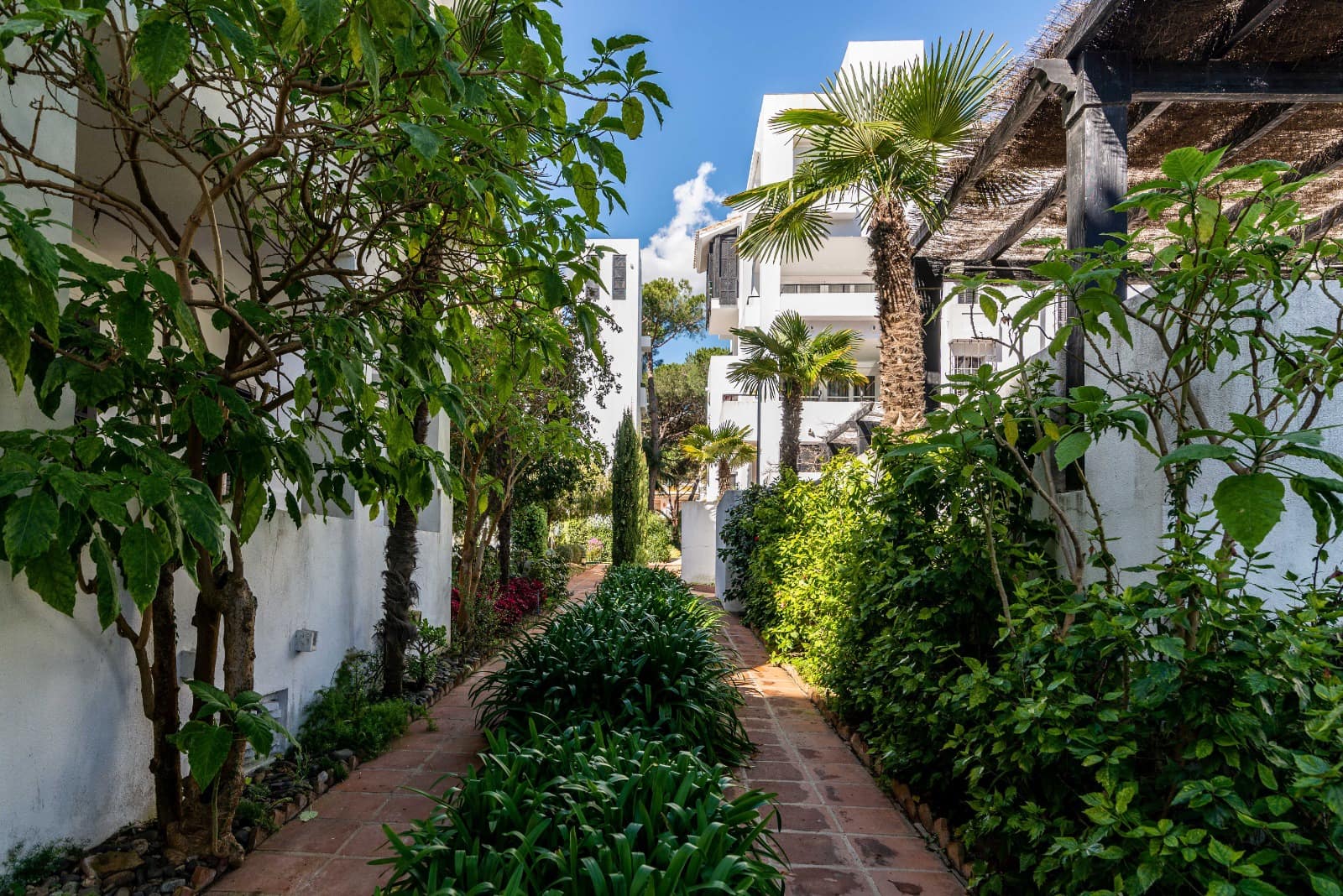 3 sovrum Strandlägenhet till salu i Elviria med pool - 735 000 € (Ref: 9800005)