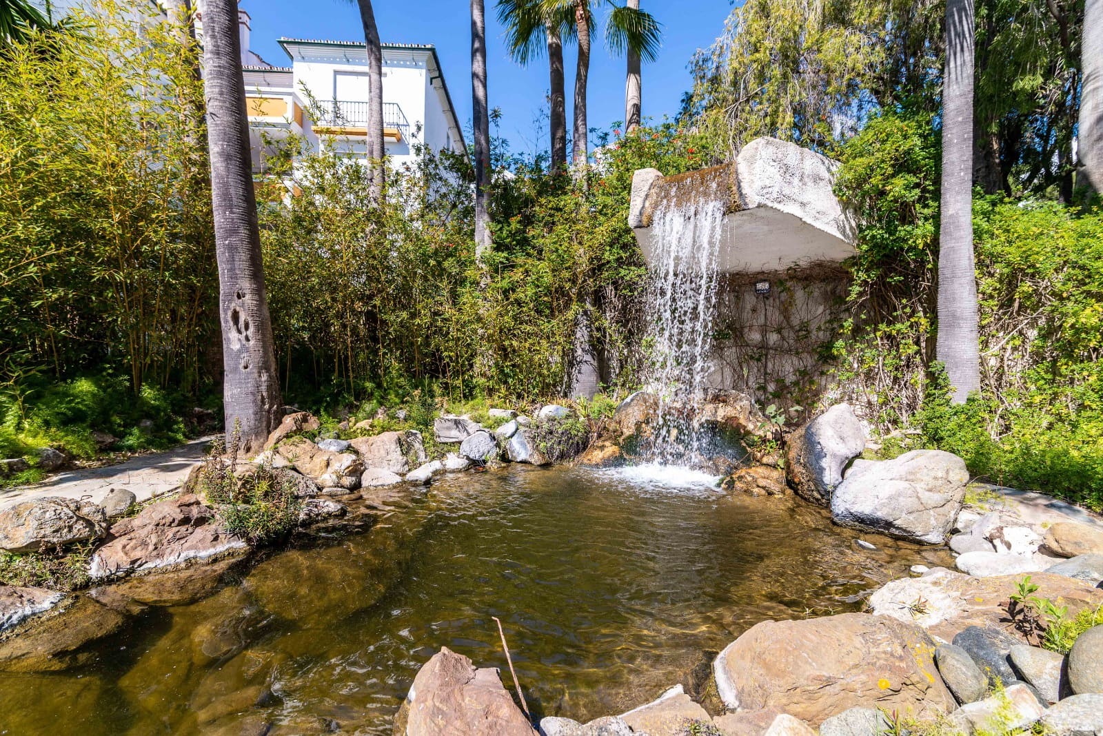 3 sovrum Strandlägenhet till salu i Elviria med pool - 735 000 € (Ref: 9800005)