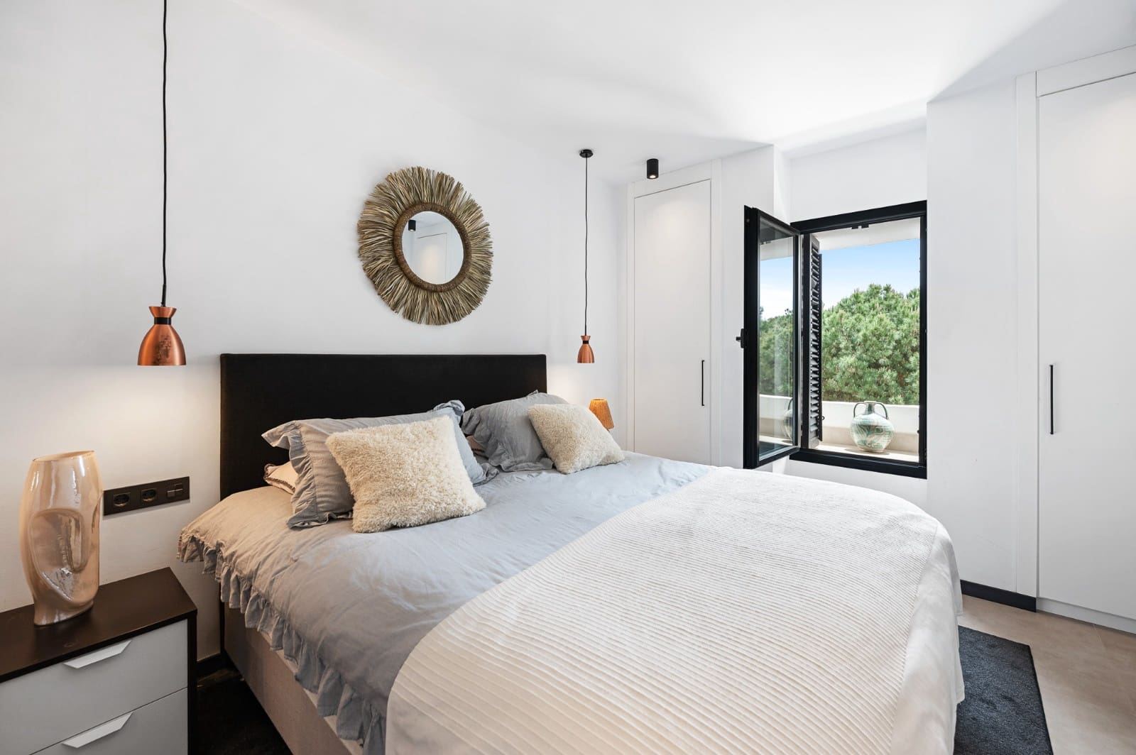 3 bedroom Beach Apartment for sale in Elviria with pool garage - € 725,000 (Ref: 9800005)