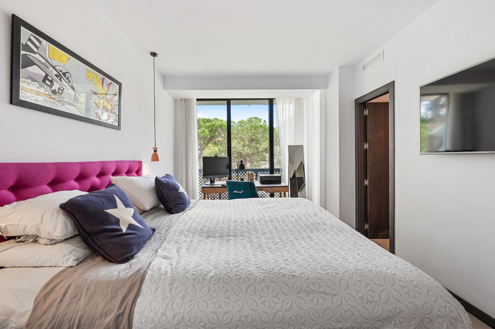 3 bedroom Beach Apartment for sale in Elviria with pool garage - € 725,000 (Ref: 9800005)