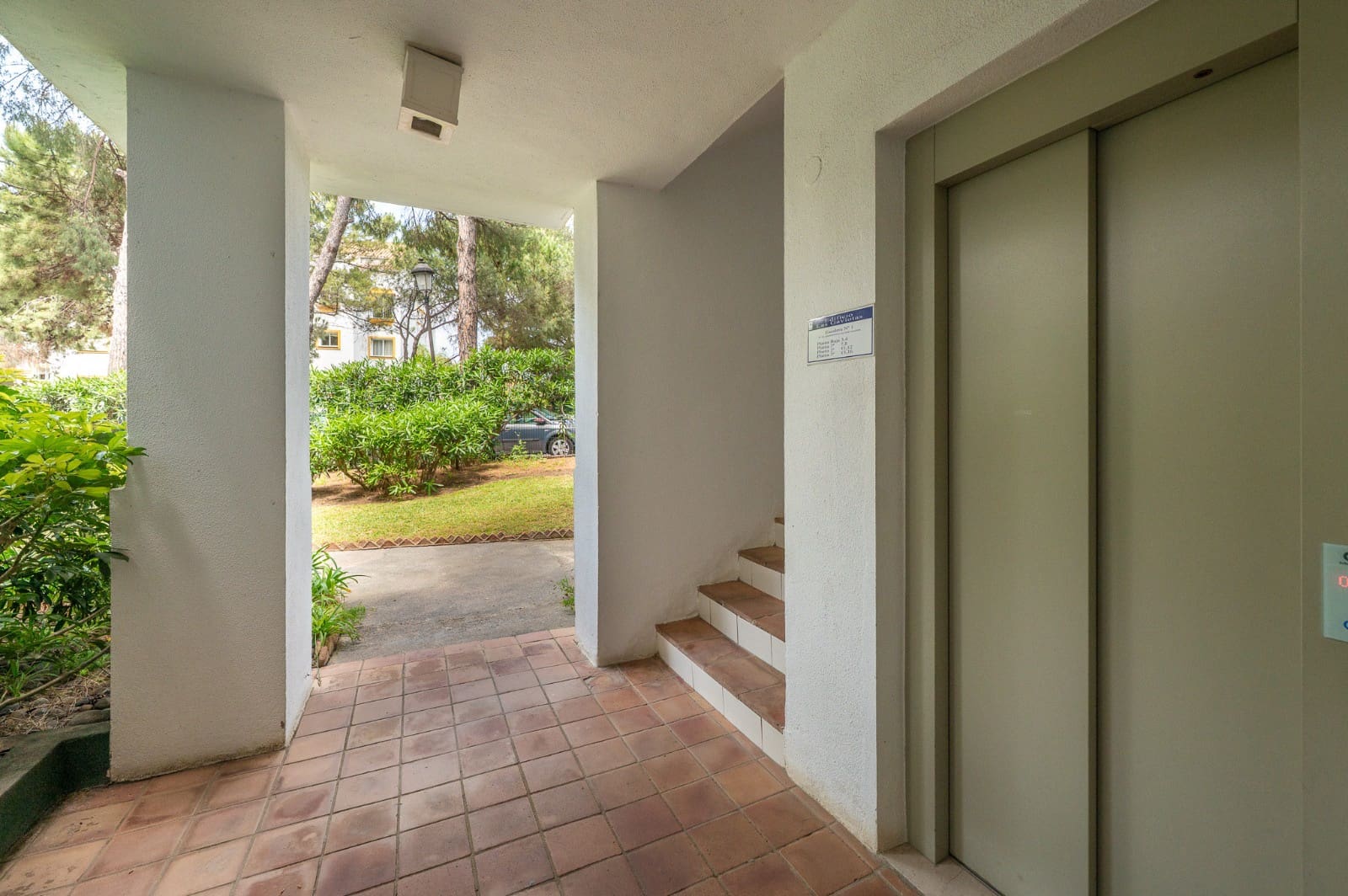 3 bedroom Beach Apartment for sale in Elviria with pool garage - € 725,000 (Ref: 9800005)