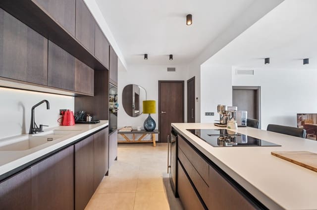 3 sovrum Strandlägenhet till salu i Elviria, Marbella med pool garage - 735 000 € (Ref: 9800005)