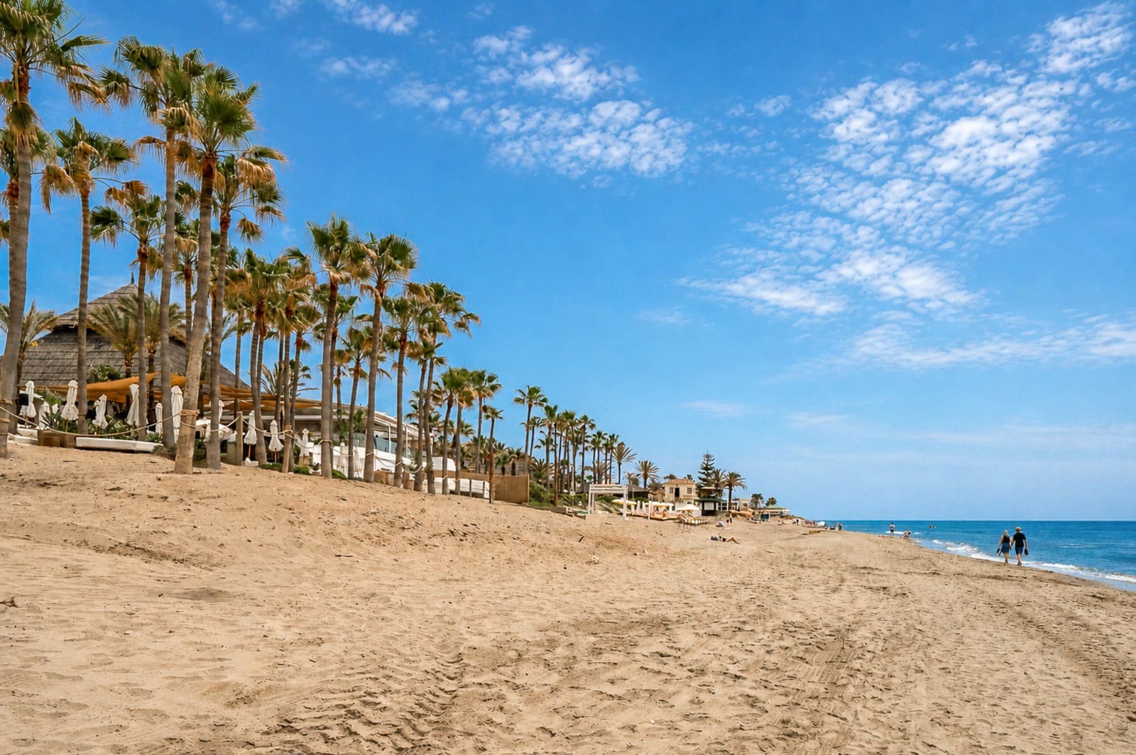 3 bedroom Beach Apartment for sale in Elviria with pool garage - € 725,000 (Ref: 9800005)