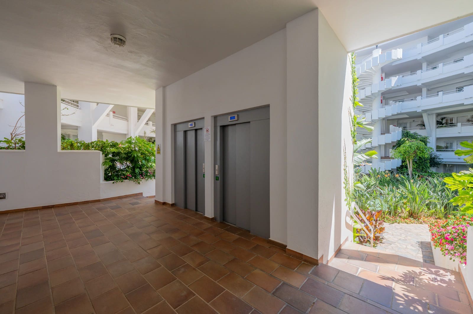 2 bedroom Apartment for sale in Miraflores with pool - € 465,000 (Ref: 9834603)