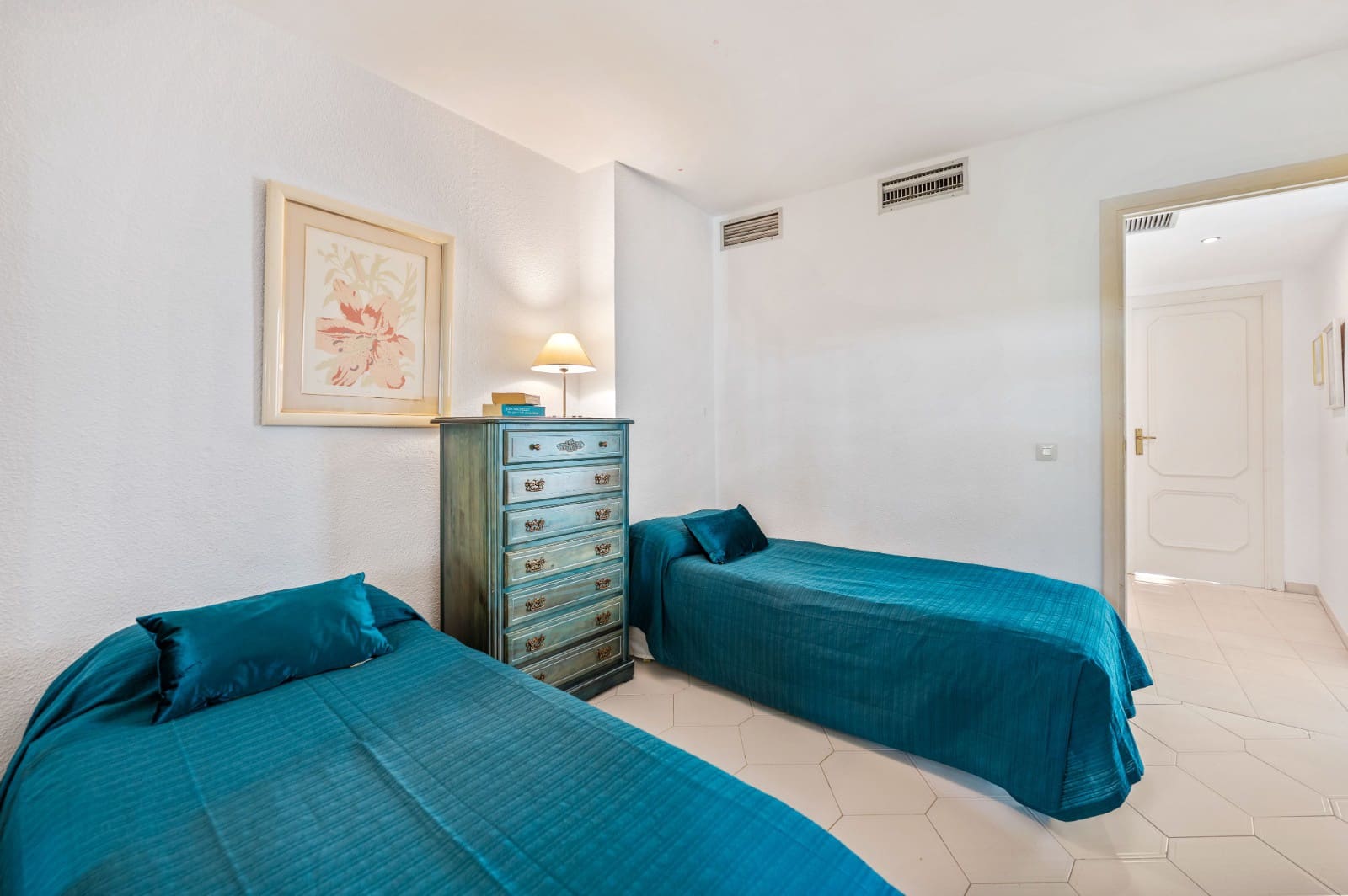 2 bedroom Apartment for sale in Miraflores with pool - € 435,000 (Ref: 9834603)