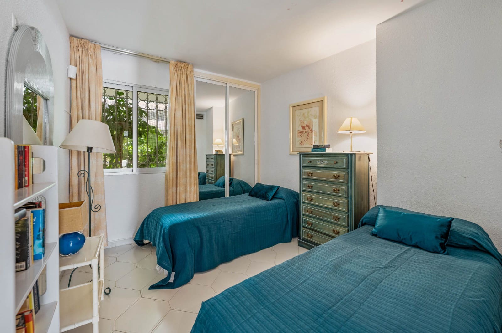 2 bedroom Apartment for sale in Miraflores with pool - € 435,000 (Ref: 9834603)