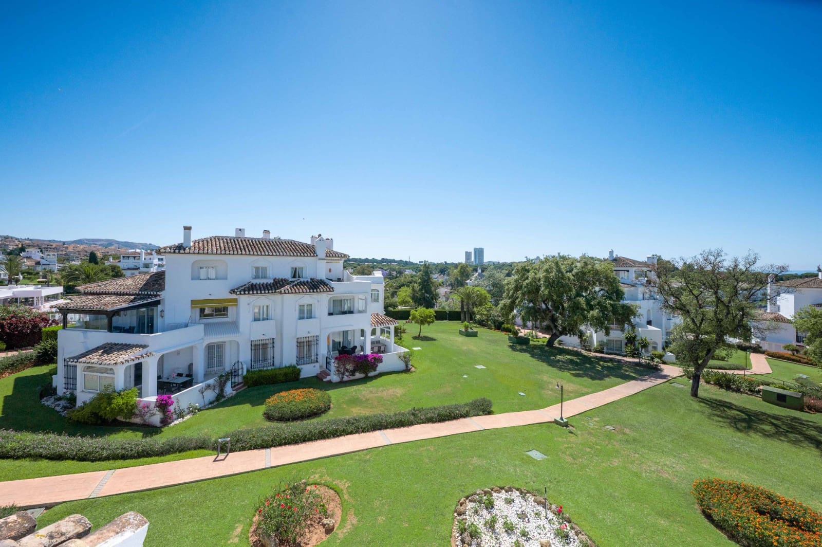 2 quarto Penthouse para venda em Elviria com piscina - 475 000 € (Ref: 9899798)
