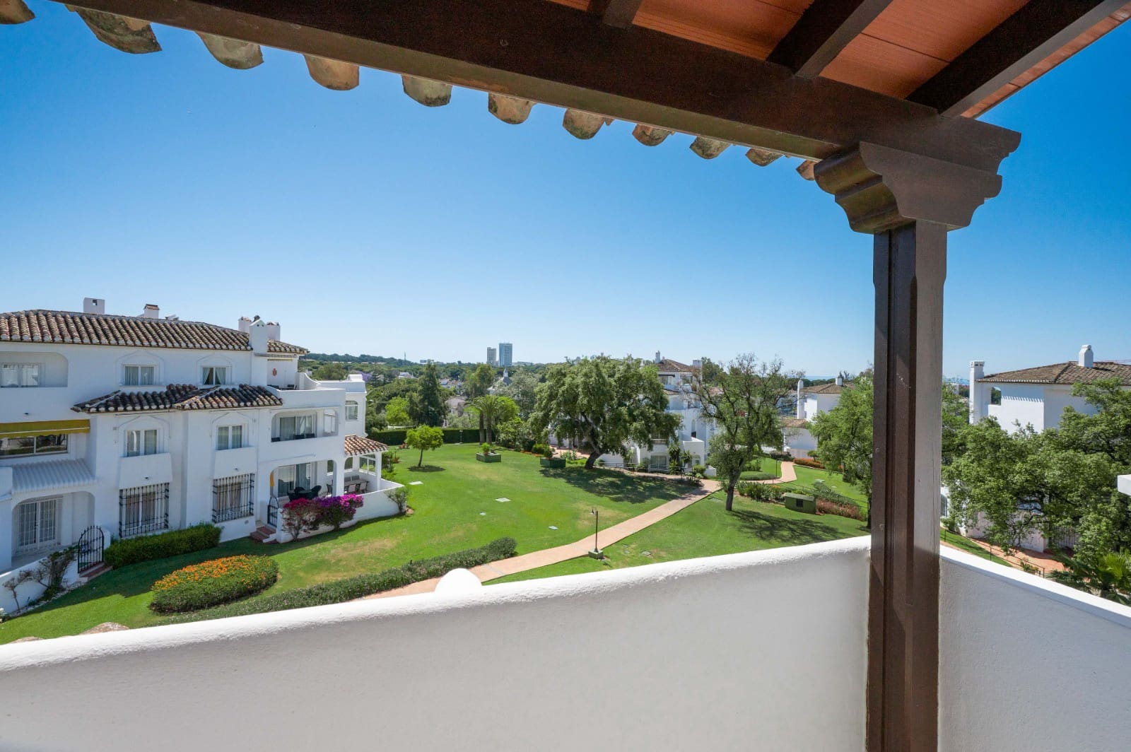 2 quarto Penthouse para venda em Elviria com piscina - 475 000 € (Ref: 9899798)