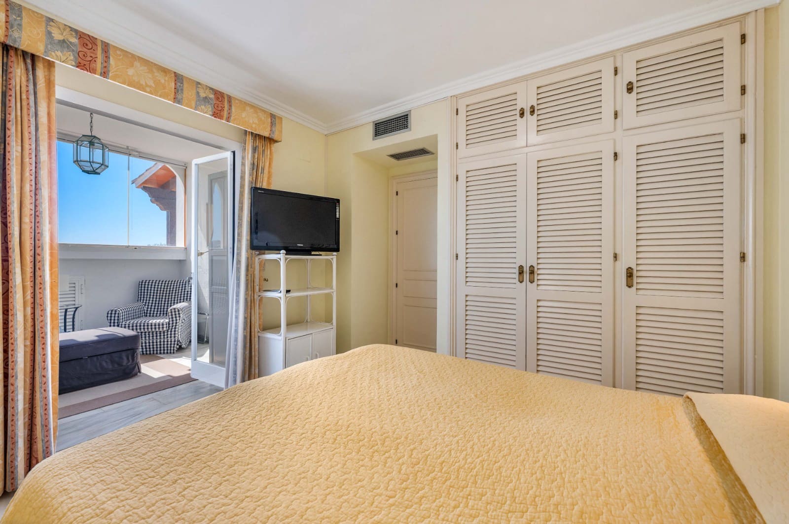 2 quarto Penthouse para venda em Elviria com piscina - 475 000 € (Ref: 9899798)