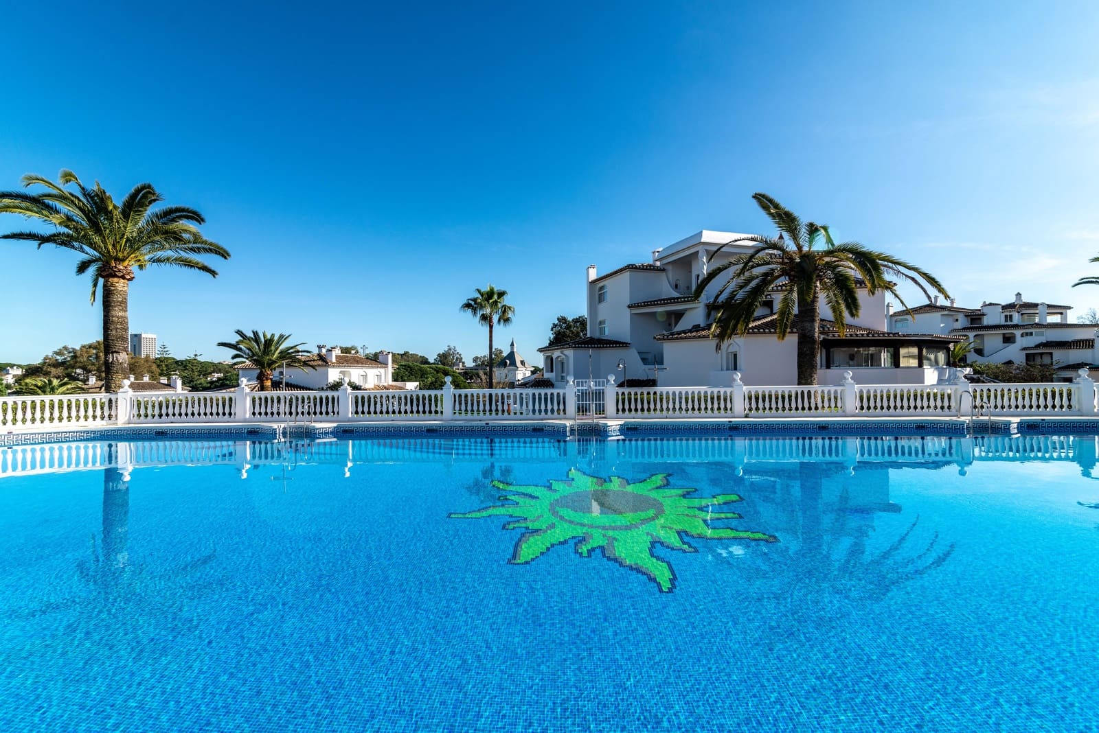 2 quarto Penthouse para venda em Elviria com piscina - 475 000 € (Ref: 9899798)