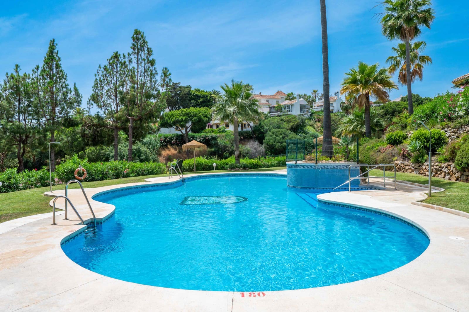 3 Zimmer Penthouse zu verkaufen in Calahonda mit Pool - 485.000 € (Ref: 9922669)