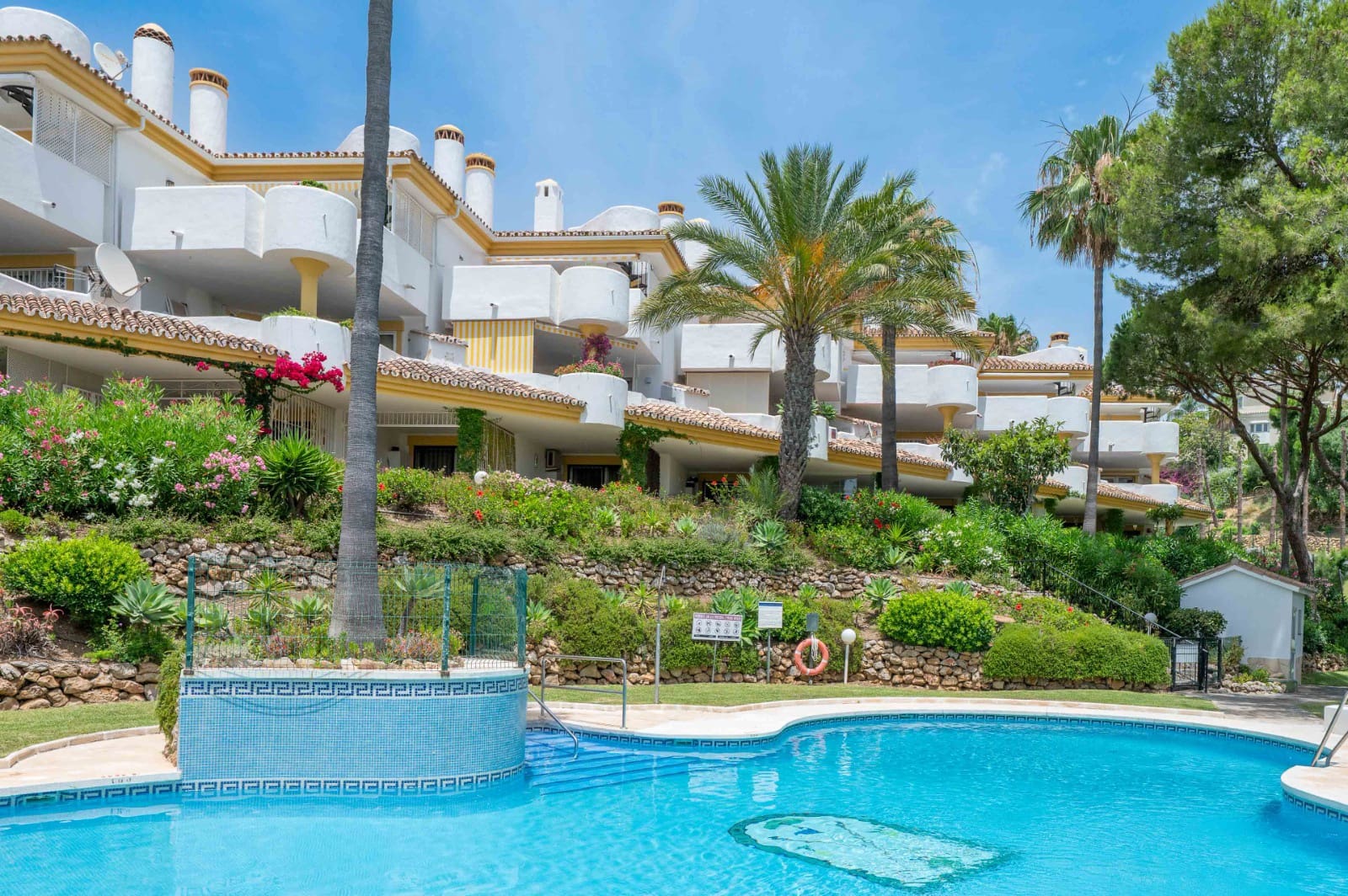 3 Zimmer Penthouse zu verkaufen in Calahonda mit Pool - 485.000 € (Ref: 9922669)