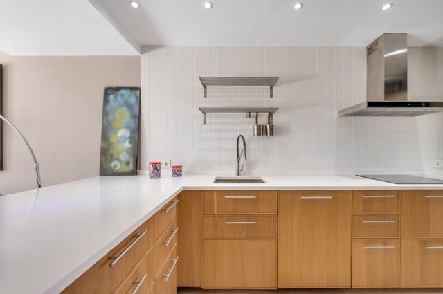 2 makuuhuone Huoneisto myytävänä paikassa Elviria, Marbella mukana uima-altaan 
autotalli - 550 000 € (Ref: 9938645)