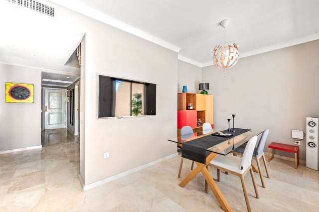 2 makuuhuone Huoneisto myytävänä paikassa Elviria, Marbella mukana uima-altaan 
autotalli - 550 000 € (Ref: 9938645)