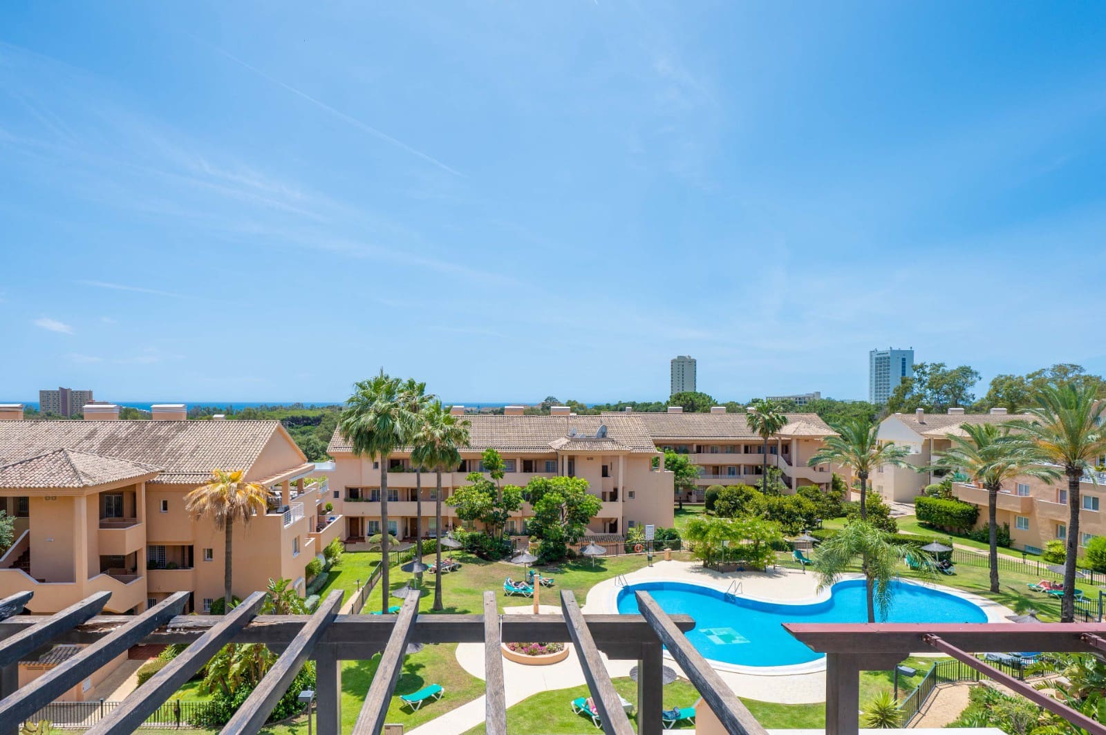 2 Zimmer Apartment zu verkaufen in Elviria mit Pool Garage - 550.000 € (Ref: 9938645)