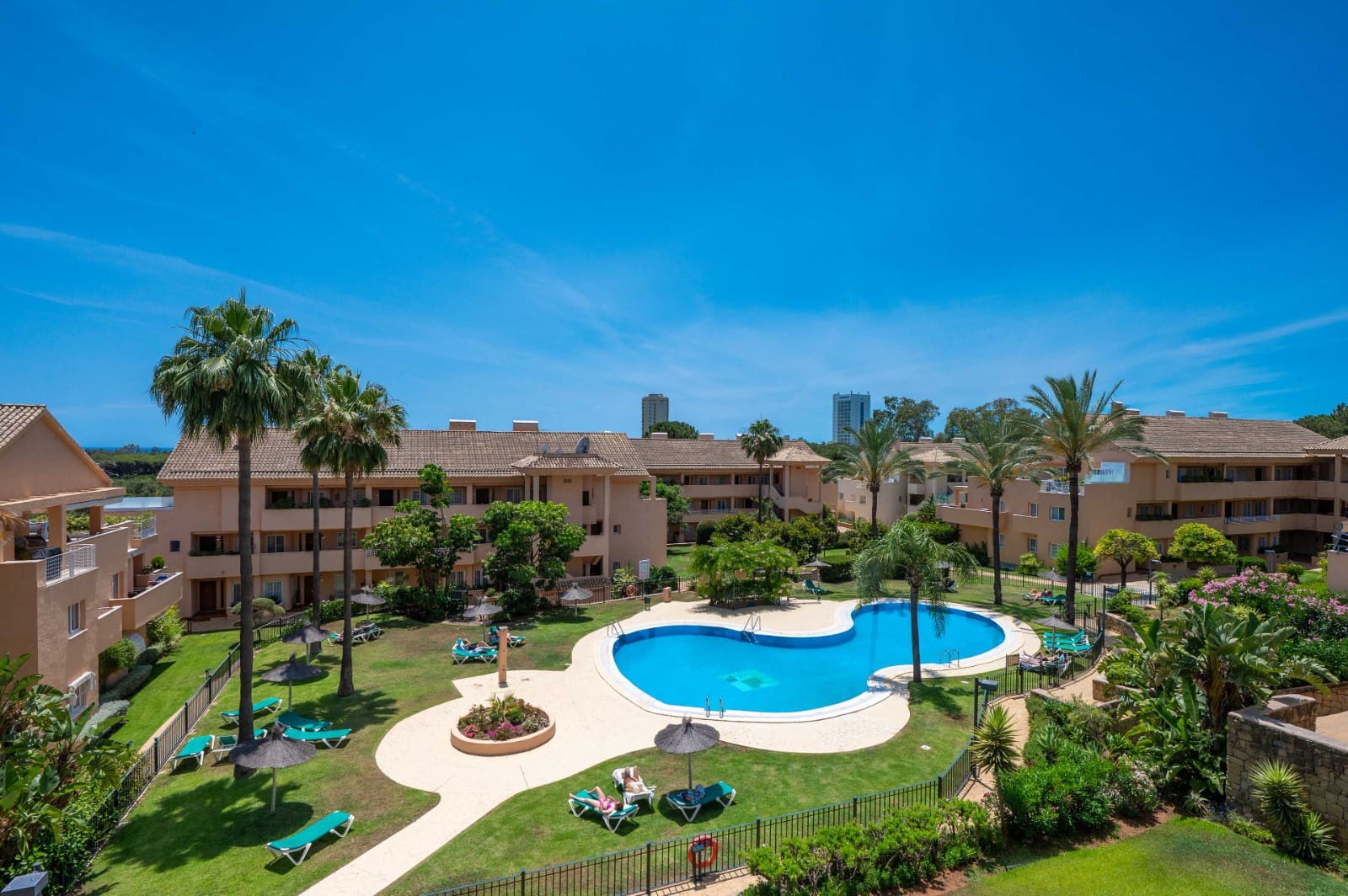 2 Zimmer Apartment zu verkaufen in Elviria mit Pool Garage - 550.000 € (Ref: 9938645)