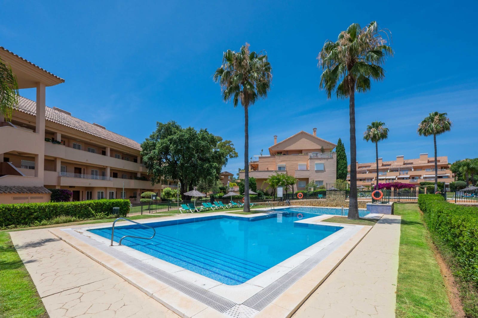 2 Zimmer Apartment zu verkaufen in Elviria mit Pool Garage - 550.000 € (Ref: 9938645)