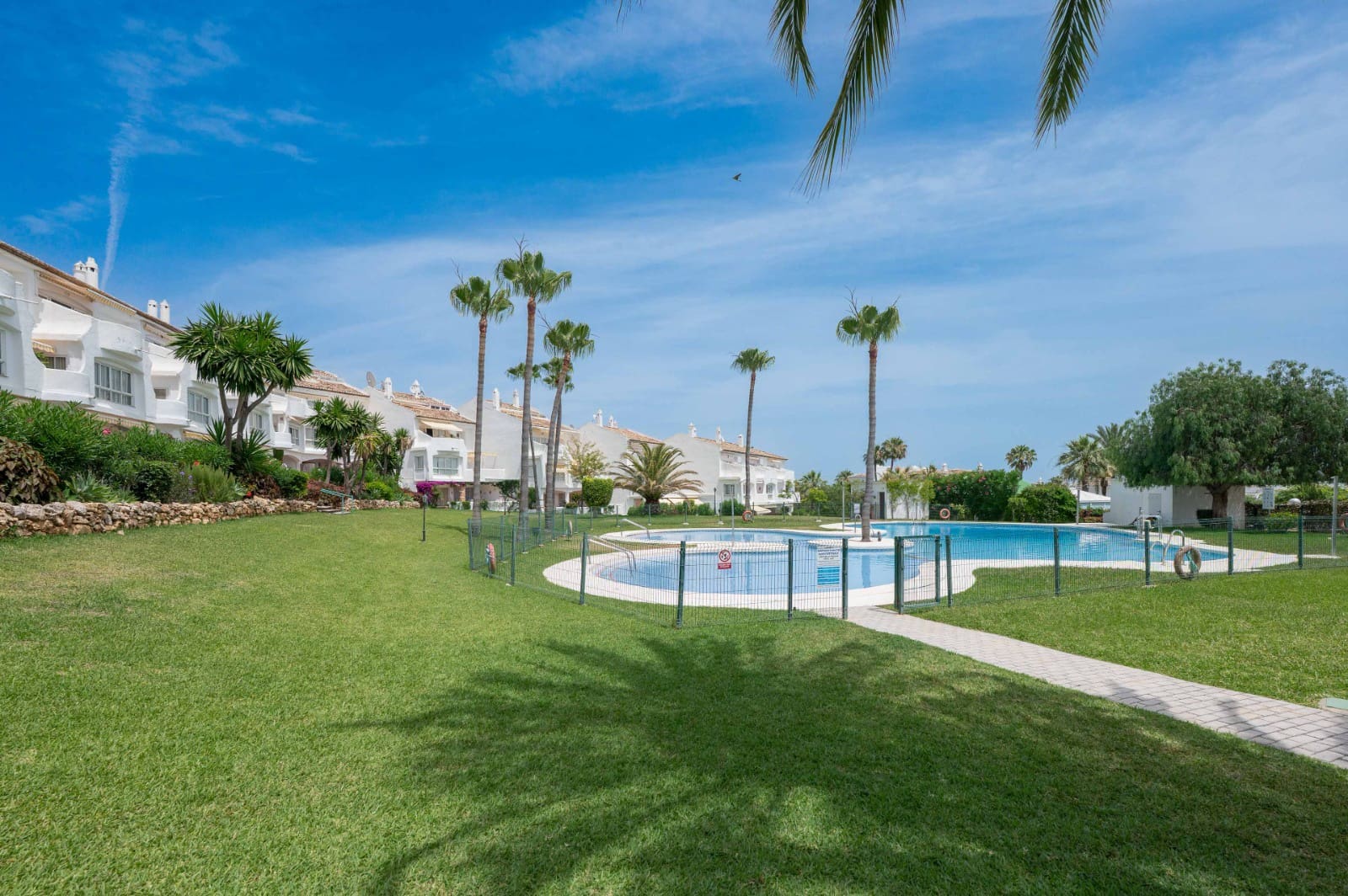 2 Zimmer Apartment zu verkaufen in Calahonda mit Pool Garage - 374.000 € (Ref: 9938721)
