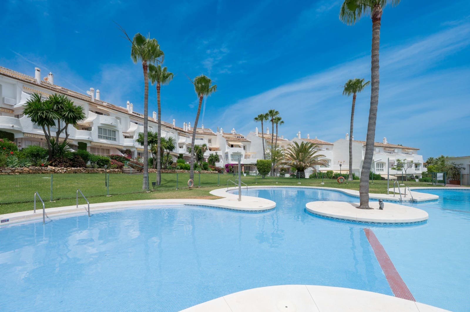 2 Zimmer Apartment zu verkaufen in Calahonda mit Pool Garage - 374.000 € (Ref: 9938721)