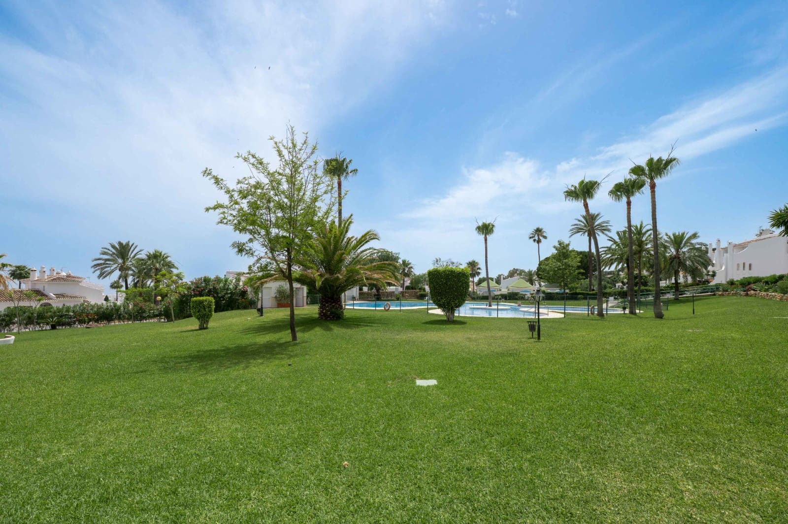 2 Zimmer Apartment zu verkaufen in Calahonda mit Pool Garage - 374.000 € (Ref: 9938721)