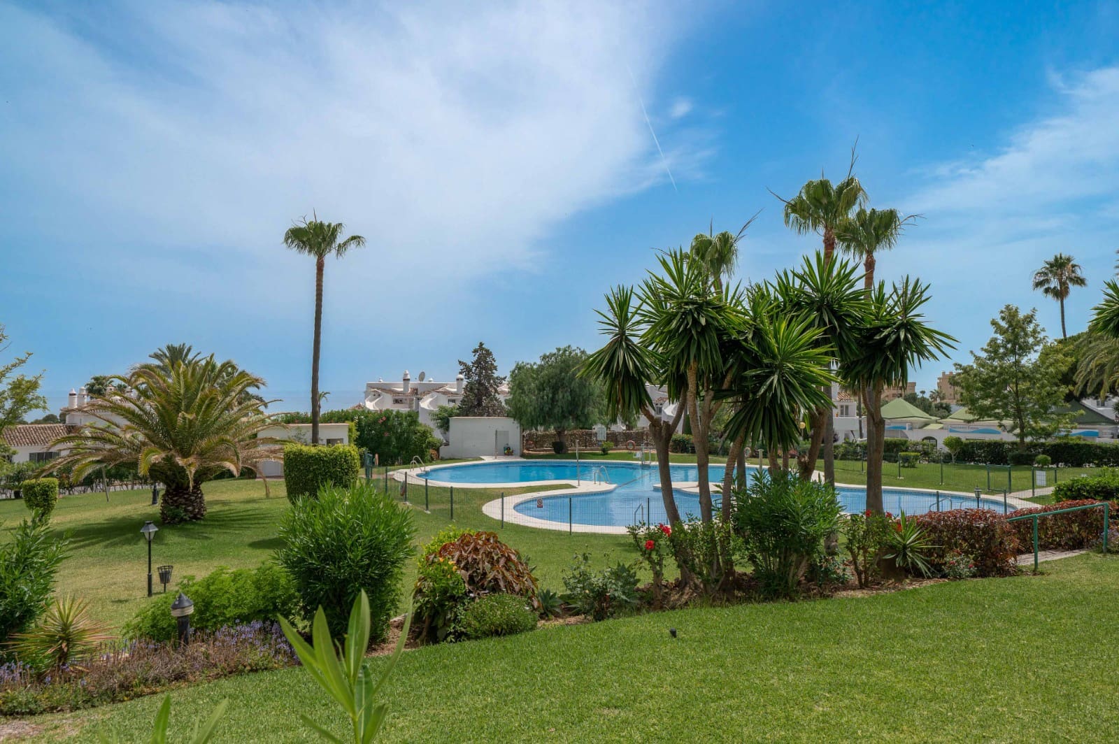 2 Zimmer Apartment zu verkaufen in Calahonda mit Pool Garage - 374.000 € (Ref: 9938721)