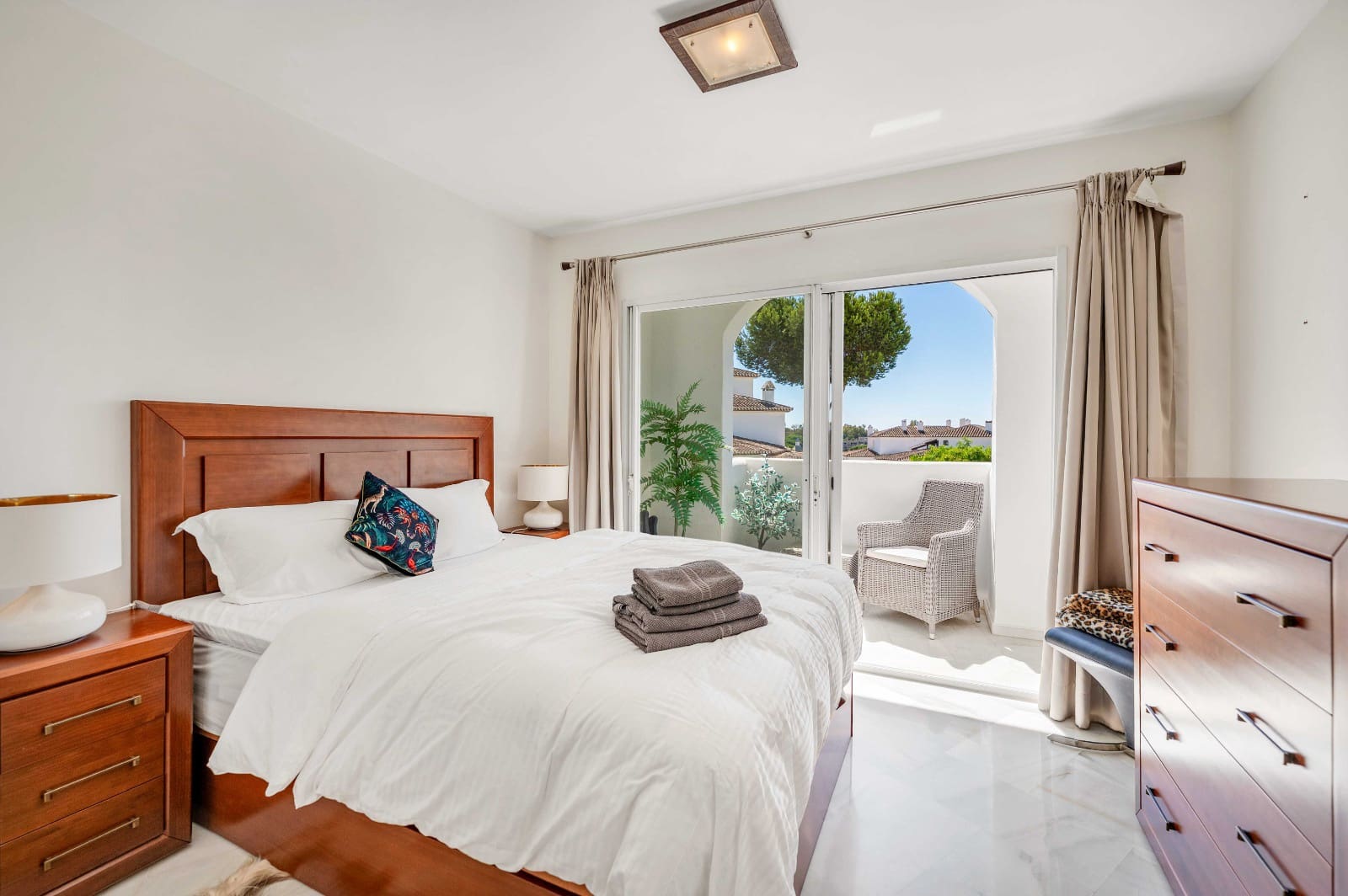 3 Zimmer Apartment zu verkaufen in Elviria mit Pool - 560.000 € (Ref: 9954546)