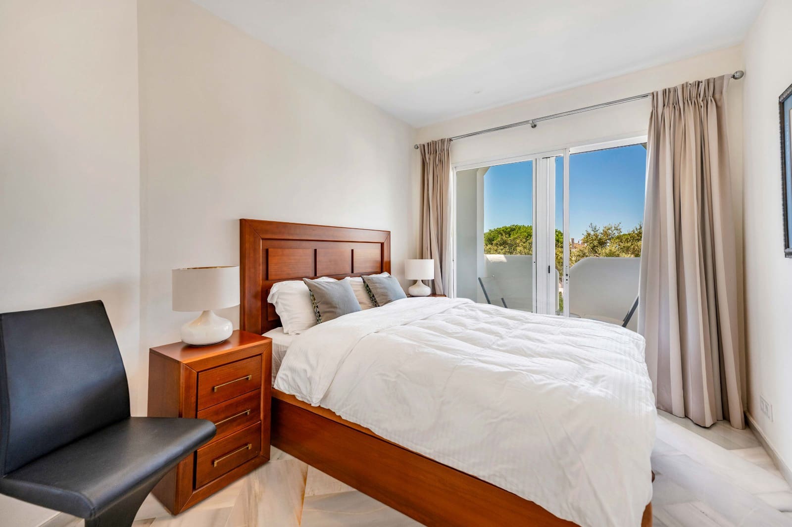 3 Zimmer Apartment zu verkaufen in Elviria mit Pool - 560.000 € (Ref: 9954546)