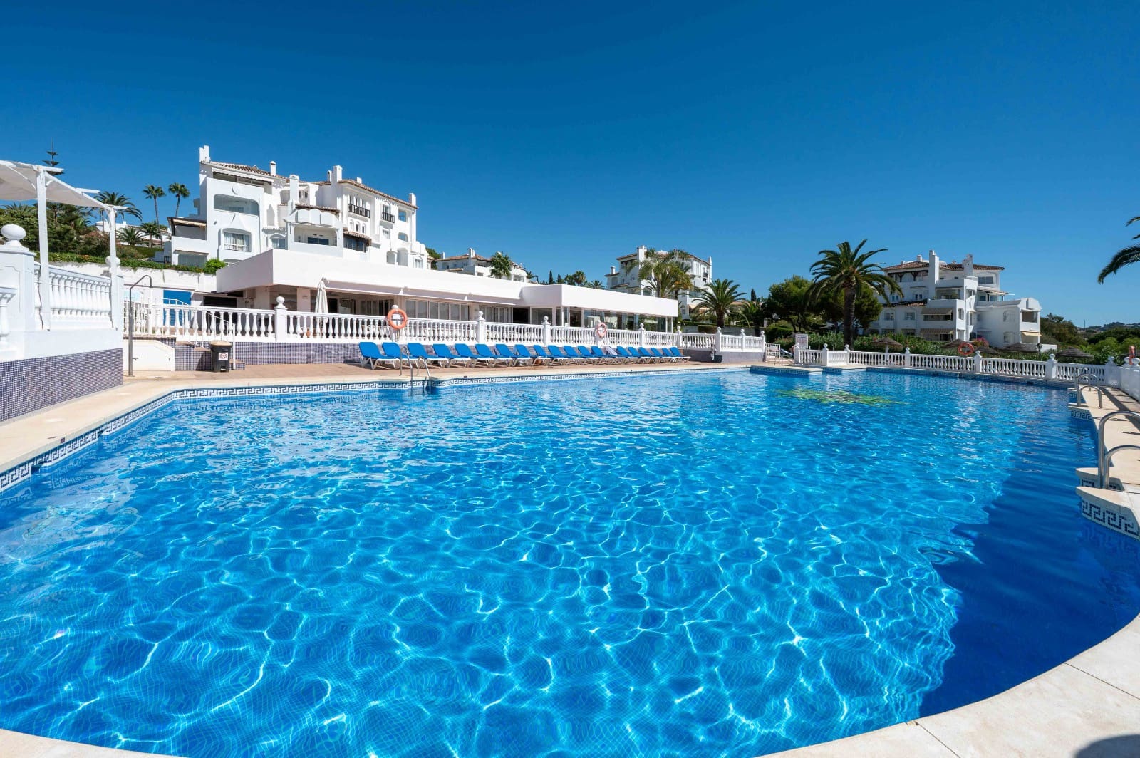 3 Zimmer Apartment zu verkaufen in Elviria mit Pool - 560.000 € (Ref: 9954546)