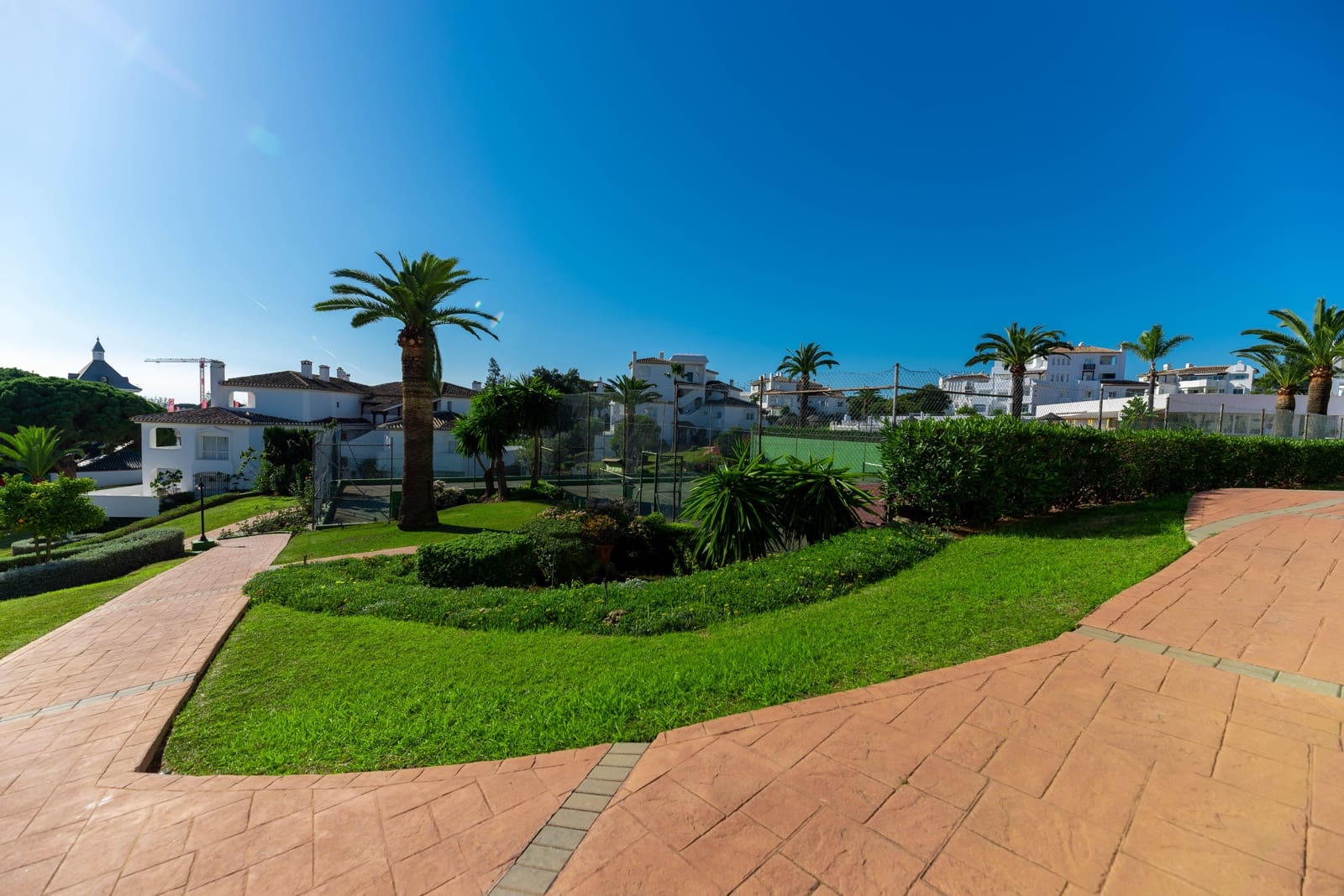 3 Zimmer Apartment zu verkaufen in Elviria mit Pool - 560.000 € (Ref: 9954546)