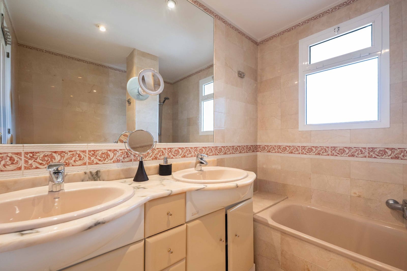 3 camera da letto Appartamento in vendita in Nueva Andalucia con piscina - 565.000 € (Rif: 9954548)