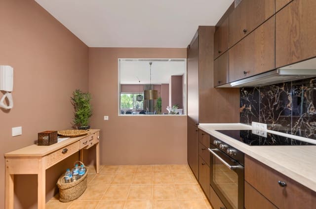 3 sypialnia Apartament na sprzedaż w Los Naranjos, Marbella z basenem - 565 000 € (Ref: 9954548)