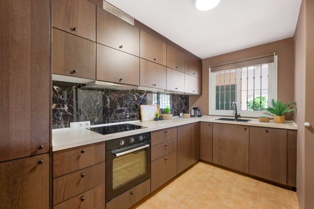3 sypialnia Apartament na sprzedaż w Los Naranjos, Marbella z basenem - 565 000 € (Ref: 9954548)