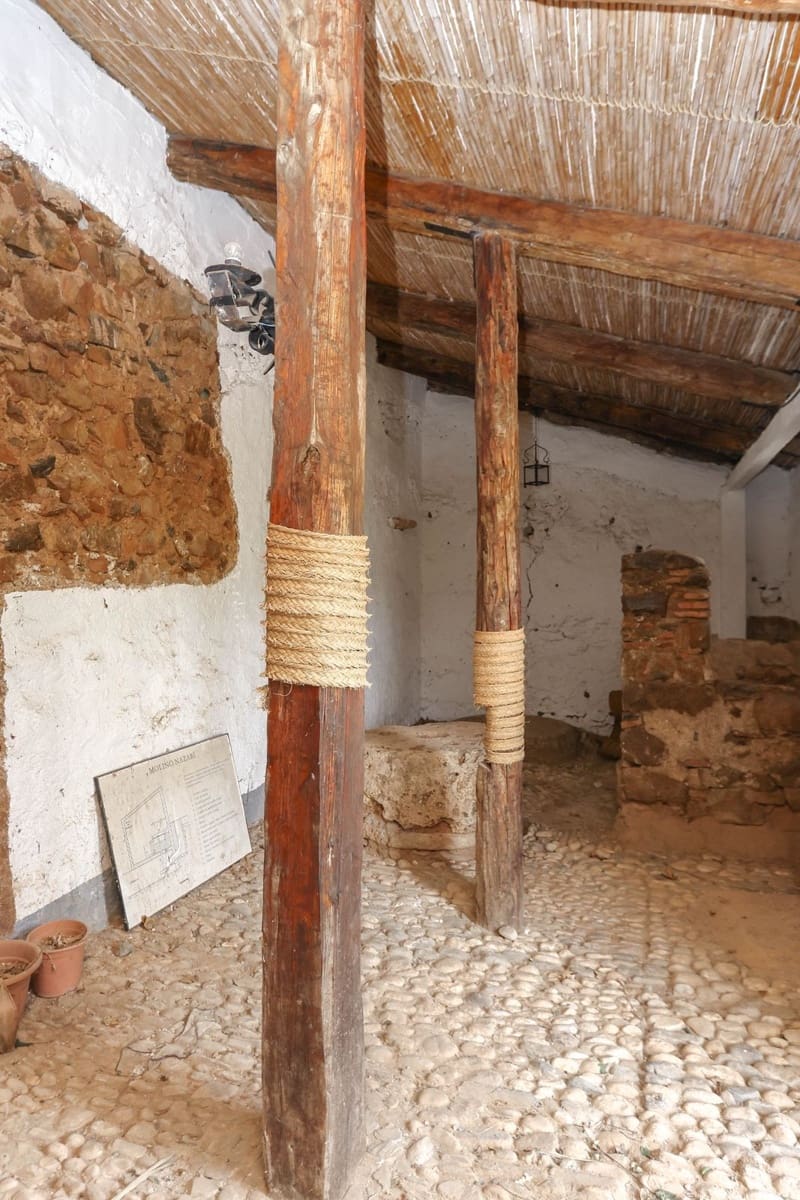 14 soveværelse Hotel til salg i Guaro med swimmingpool garage - € 780.000 (Ref: 3123089)