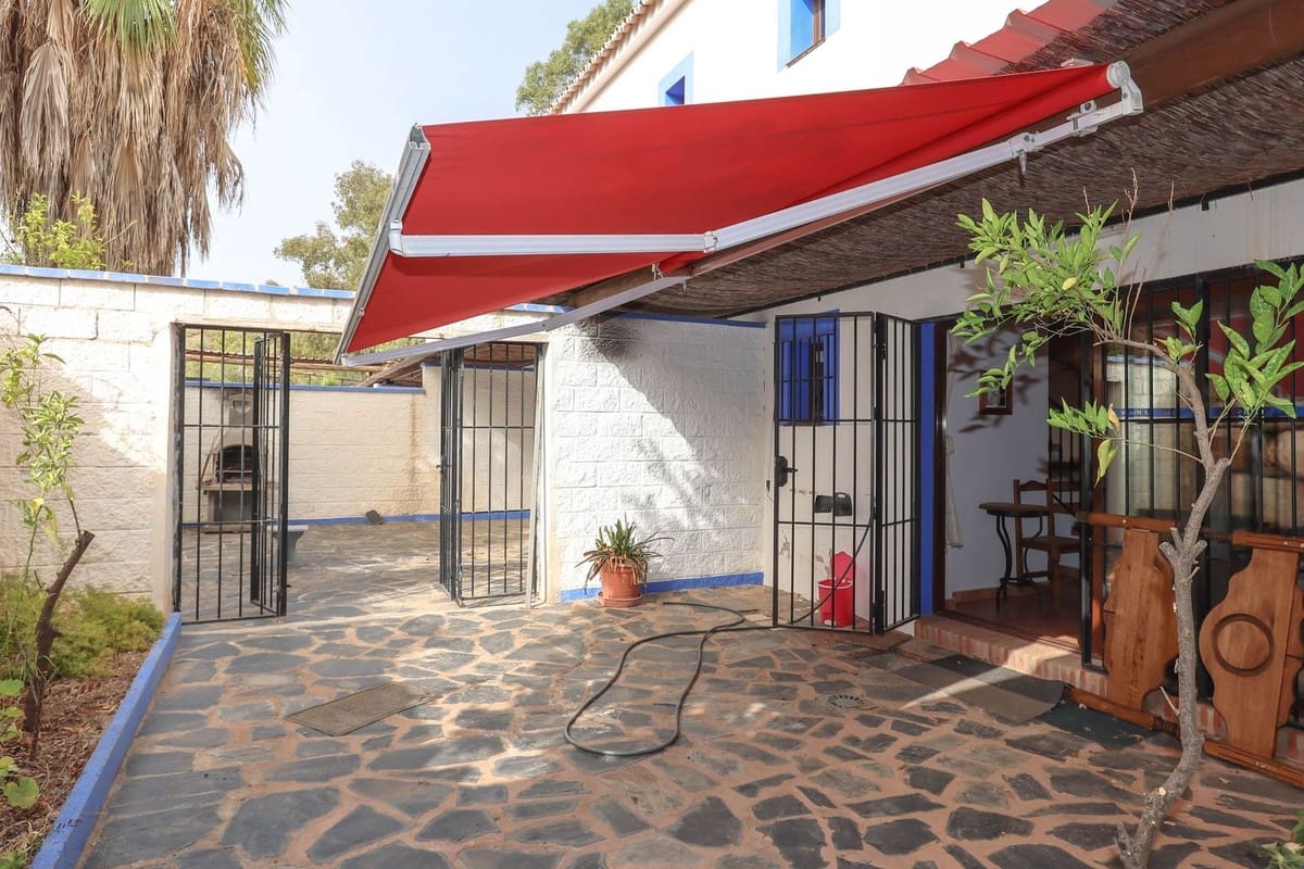 14 soveværelse Hotel til salg i Guaro med swimmingpool garage - € 780.000 (Ref: 3123089)