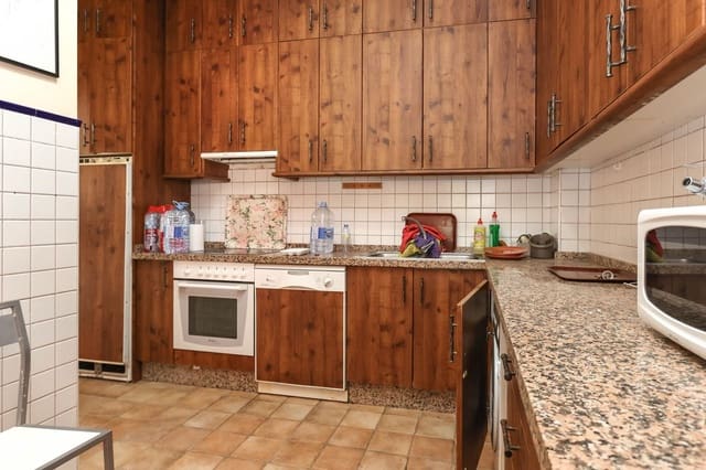 14 soveværelse Hotel til salg i Guaro med swimmingpool garage - € 780.000 (Ref: 3123089)