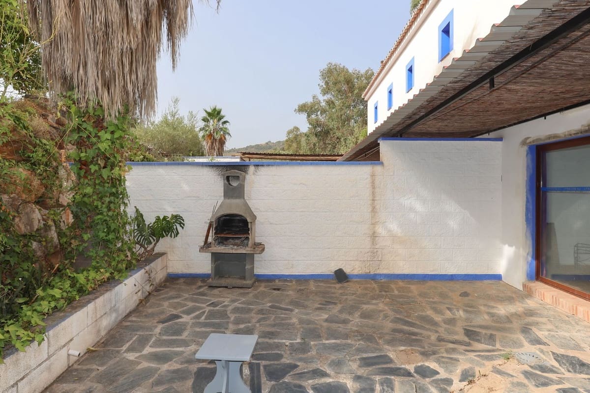 14 soveværelse Hotel til salg i Guaro med swimmingpool garage - € 780.000 (Ref: 3123089)