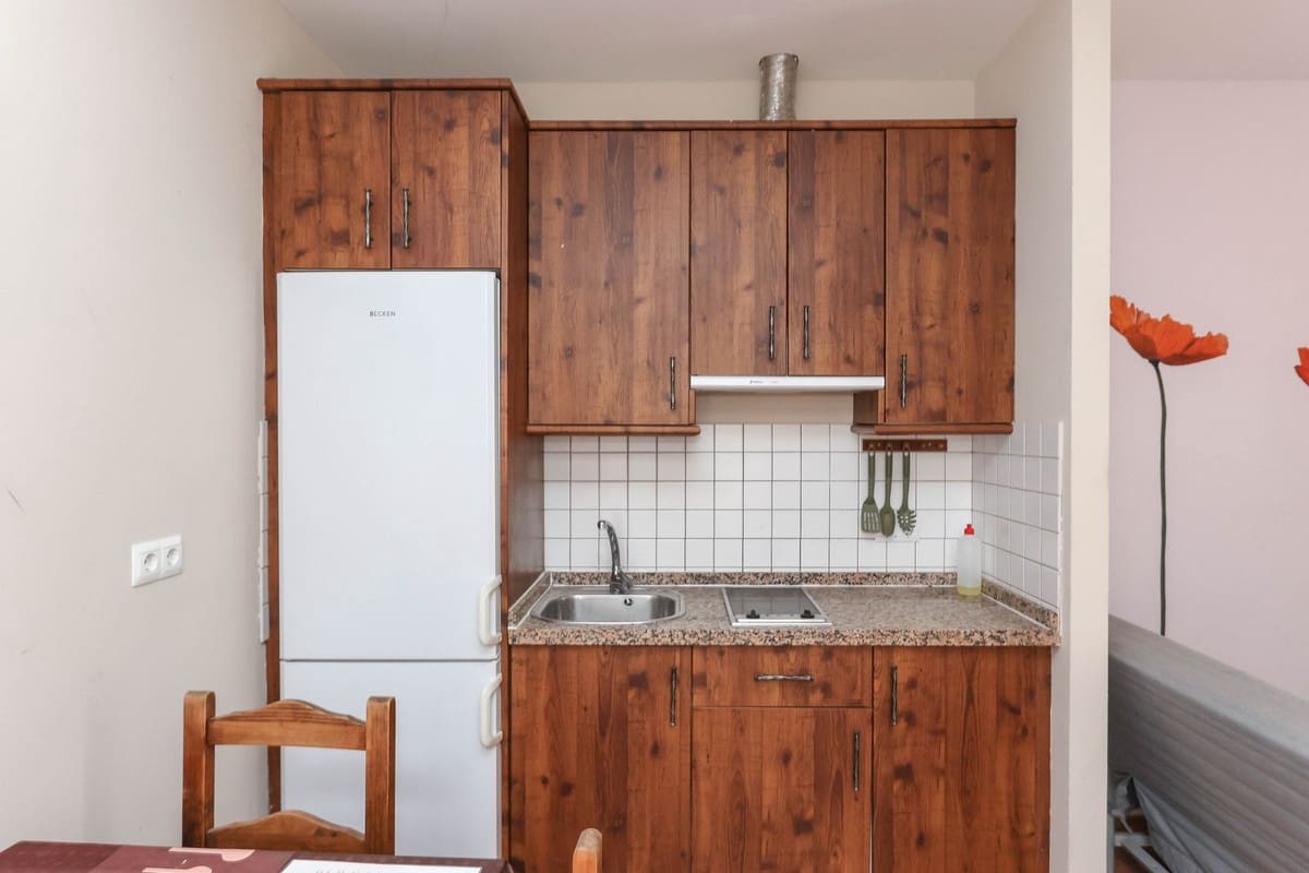 14 soveværelse Hotel til salg i Guaro med swimmingpool garage - € 780.000 (Ref: 3123089)