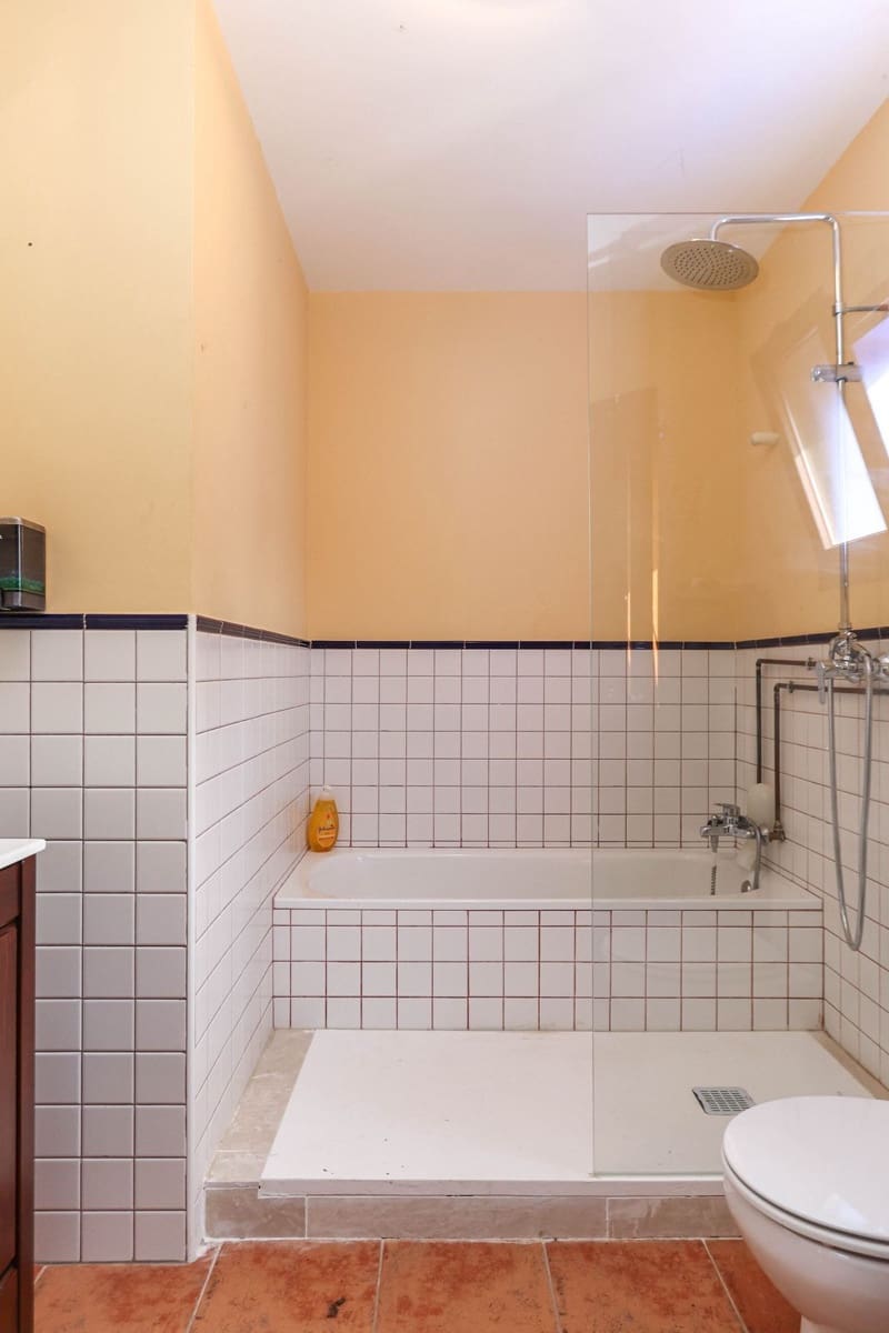 14 soveværelse Hotel til salg i Guaro med swimmingpool garage - € 780.000 (Ref: 3123089)