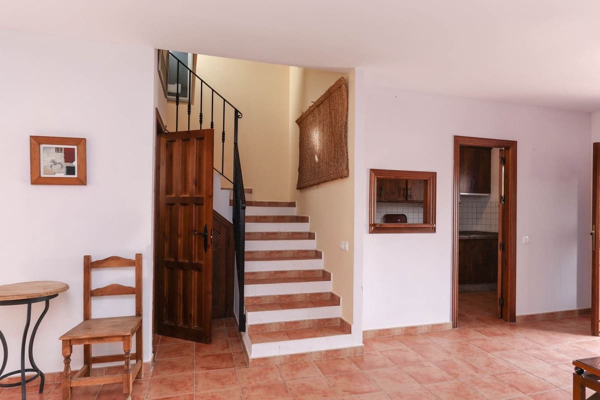 14 soveværelse Hotel til salg i Guaro med swimmingpool garage - € 780.000 (Ref: 3123089)