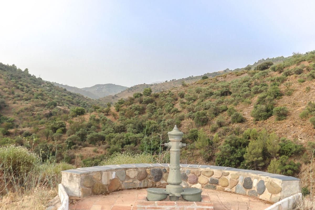 14 soveværelse Hotel til salg i Guaro med swimmingpool garage - € 780.000 (Ref: 3123089)