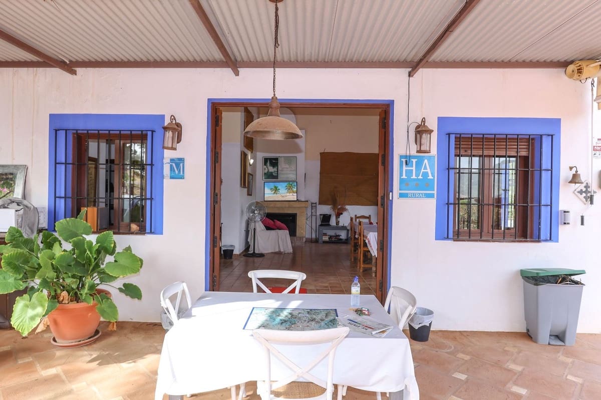 14 soveværelse Hotel til salg i Guaro med swimmingpool garage - € 780.000 (Ref: 3123089)