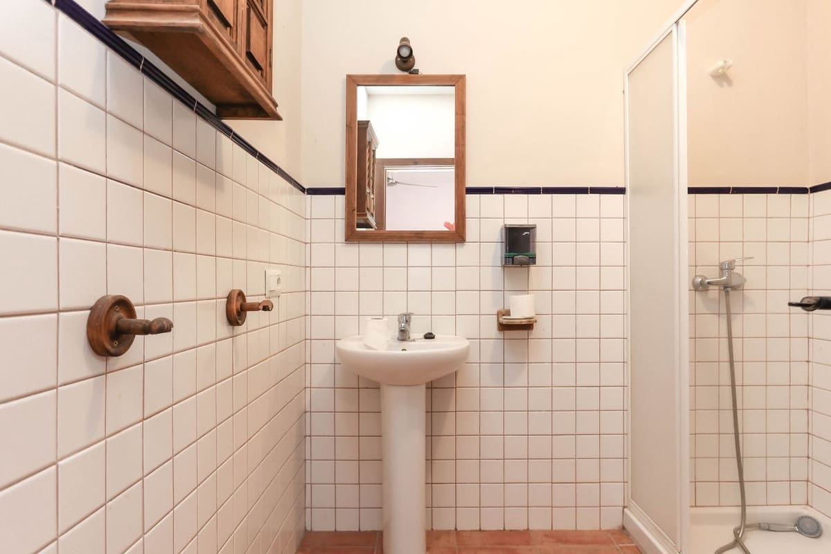 14 soveværelse Hotel til salg i Guaro med swimmingpool garage - € 780.000 (Ref: 3123089)