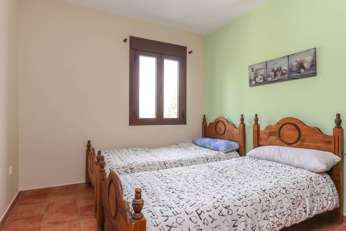 14 soveværelse Hotel til salg i Guaro med swimmingpool garage - € 780.000 (Ref: 3123089)