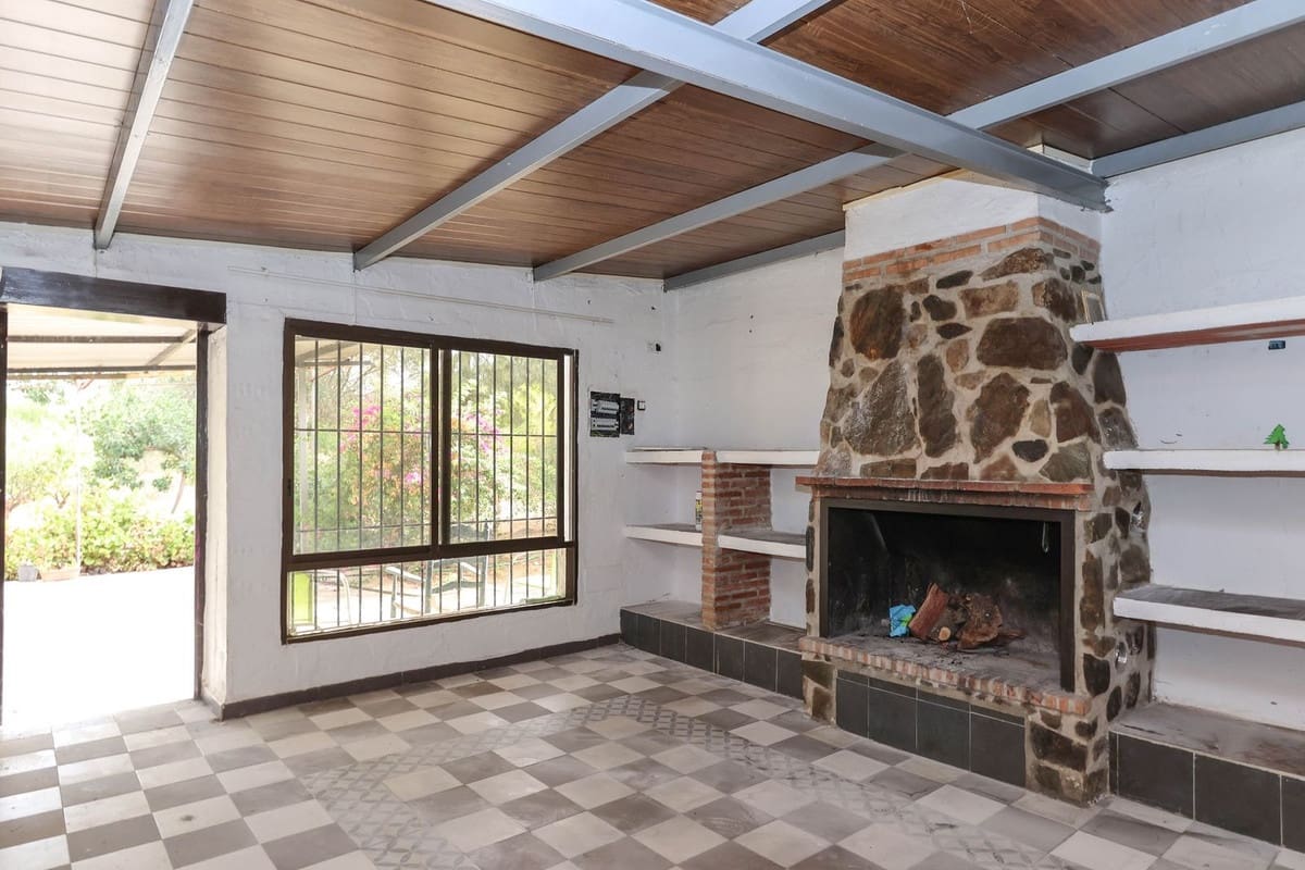 14 soveværelse Hotel til salg i Guaro med swimmingpool garage - € 780.000 (Ref: 3123089)