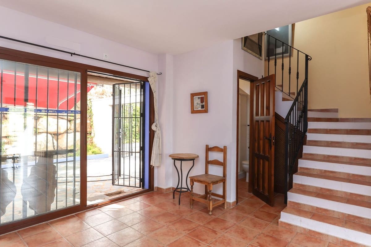 14 soveværelse Hotel til salg i Guaro med swimmingpool garage - € 780.000 (Ref: 3123089)