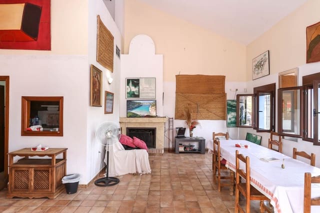 14 soveværelse Hotel til salg i Guaro med swimmingpool garage - € 780.000 (Ref: 3123089)