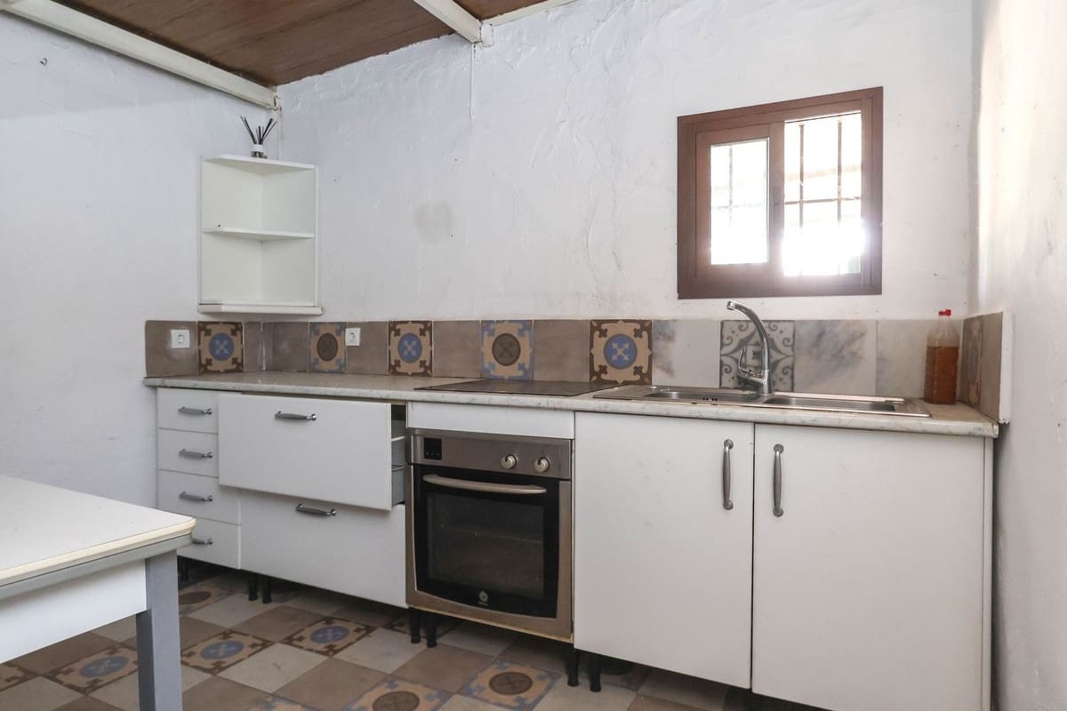 14 soveværelse Hotel til salg i Guaro med swimmingpool garage - € 780.000 (Ref: 3123089)