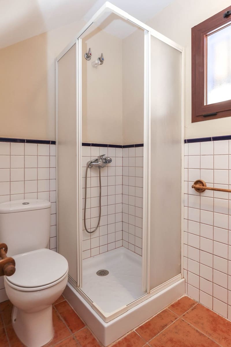 14 soveværelse Hotel til salg i Guaro med swimmingpool garage - € 780.000 (Ref: 3123089)