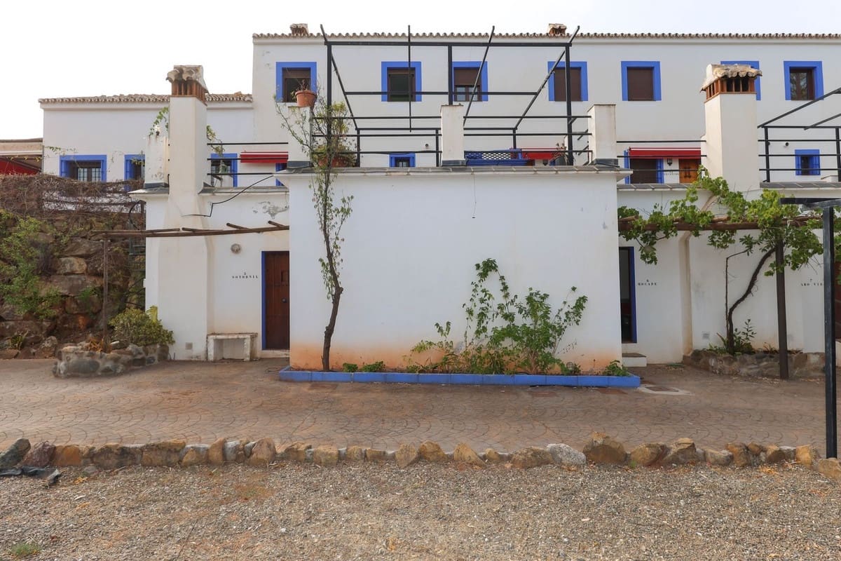 14 soveværelse Hotel til salg i Guaro med swimmingpool garage - € 780.000 (Ref: 3123089)