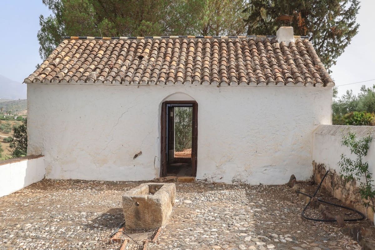 14 soveværelse Hotel til salg i Guaro med swimmingpool garage - € 780.000 (Ref: 3123089)